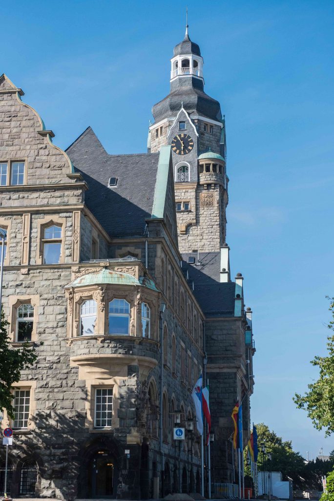 Rathaus Remscheid heiraten Standesamt Hochzeit Brautkleider und Brautmode