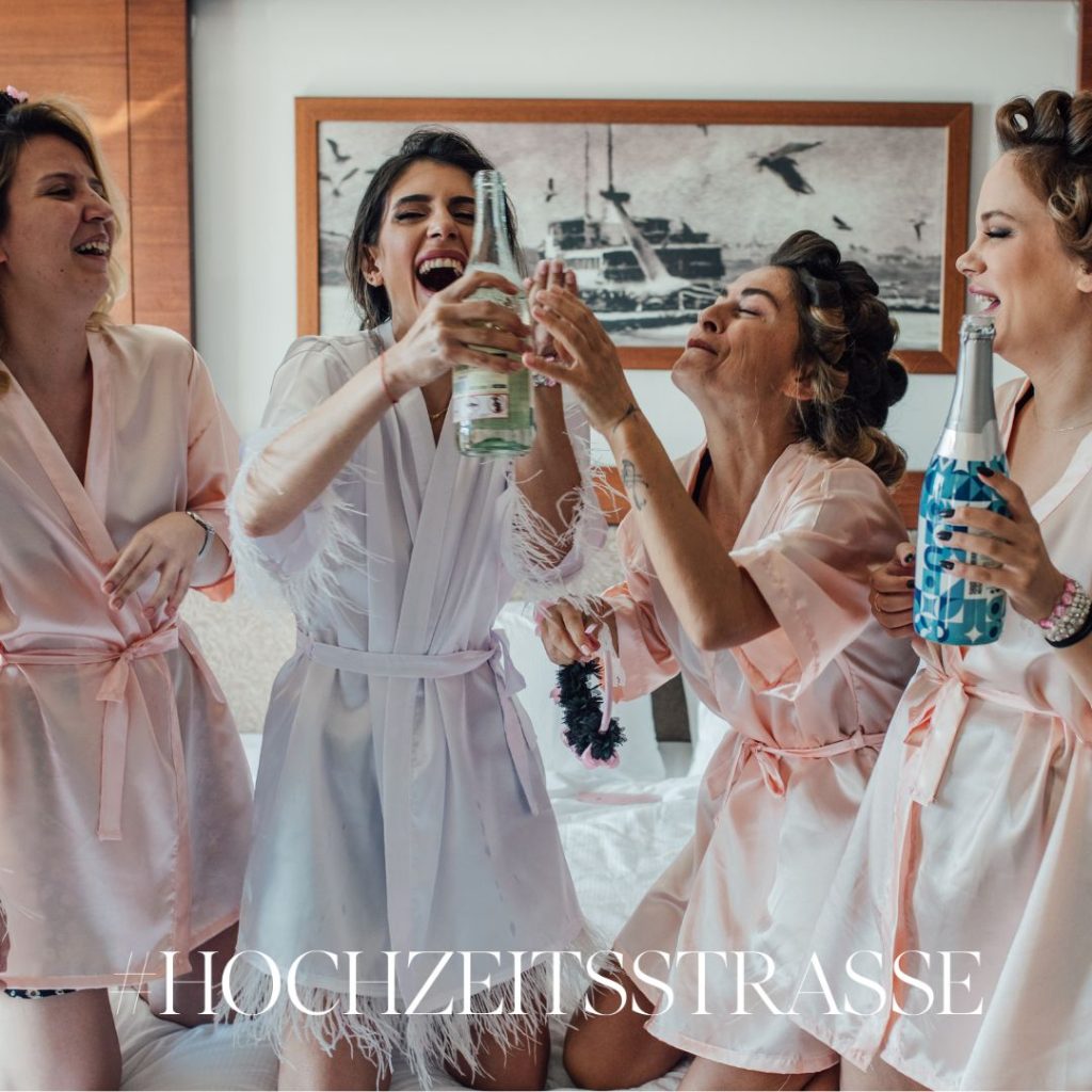 Die Beautystylisten kommen am Tage der Hochzeit auch gerne zu Dir nach Hause. Ob Deine Hochzeit in Dortmund, Düsseldorf, Köln oder Wuppertal ist. Deine Brautstylistin begleitet Dich.