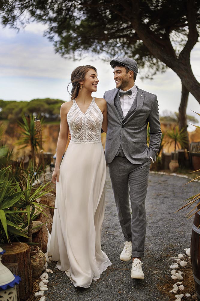 Braut und Bräutigam sollten zur Hochzeit auf dem Standesamt modisch aufeinander abgestimmt sein. Der Anzug sollte stilsicher zun Brautkleid passen. Die perfekte Beratung hierfür bekommst Du in der #HOCHZEITSSTRASSE Wermelskirchen